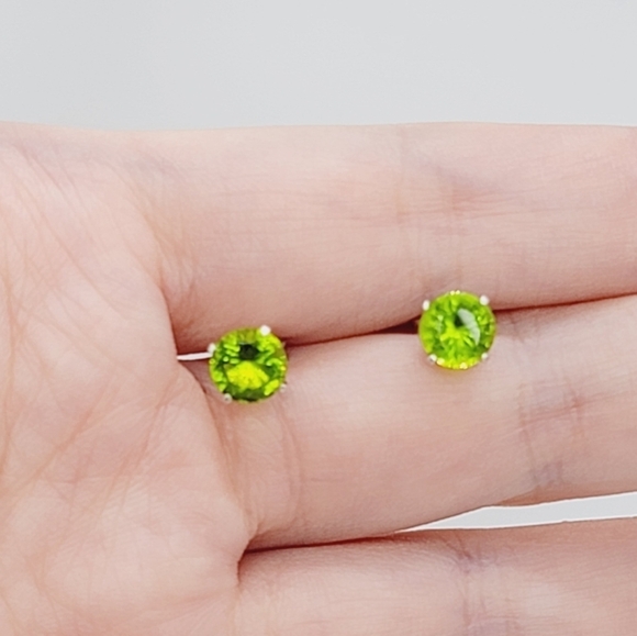 New Green CZ Earrings - Picture 1 of 6